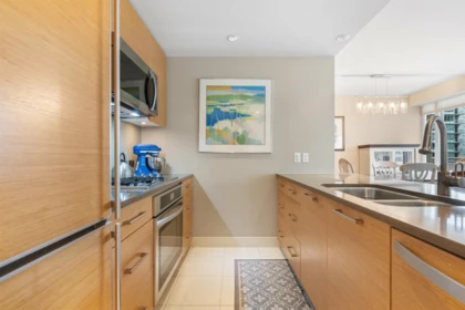 303 1473 Johnston Road, White Rock, BC