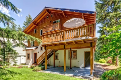 Entry Foyer Photo of 8512 Drifter Way, Whistler, BC