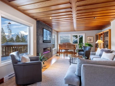 8512 Drifter Way, Whistler, BC, Whistler — Single Family Residence for sale