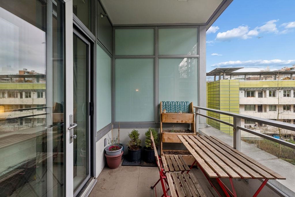 Powder Room Photo of 403 181 W 1st Avenue, Vancouver, BC