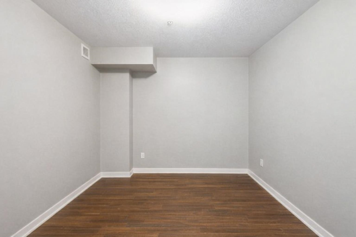 Walk-In Closet Photo of 158 W 22nd Street, North Vancouver, BC