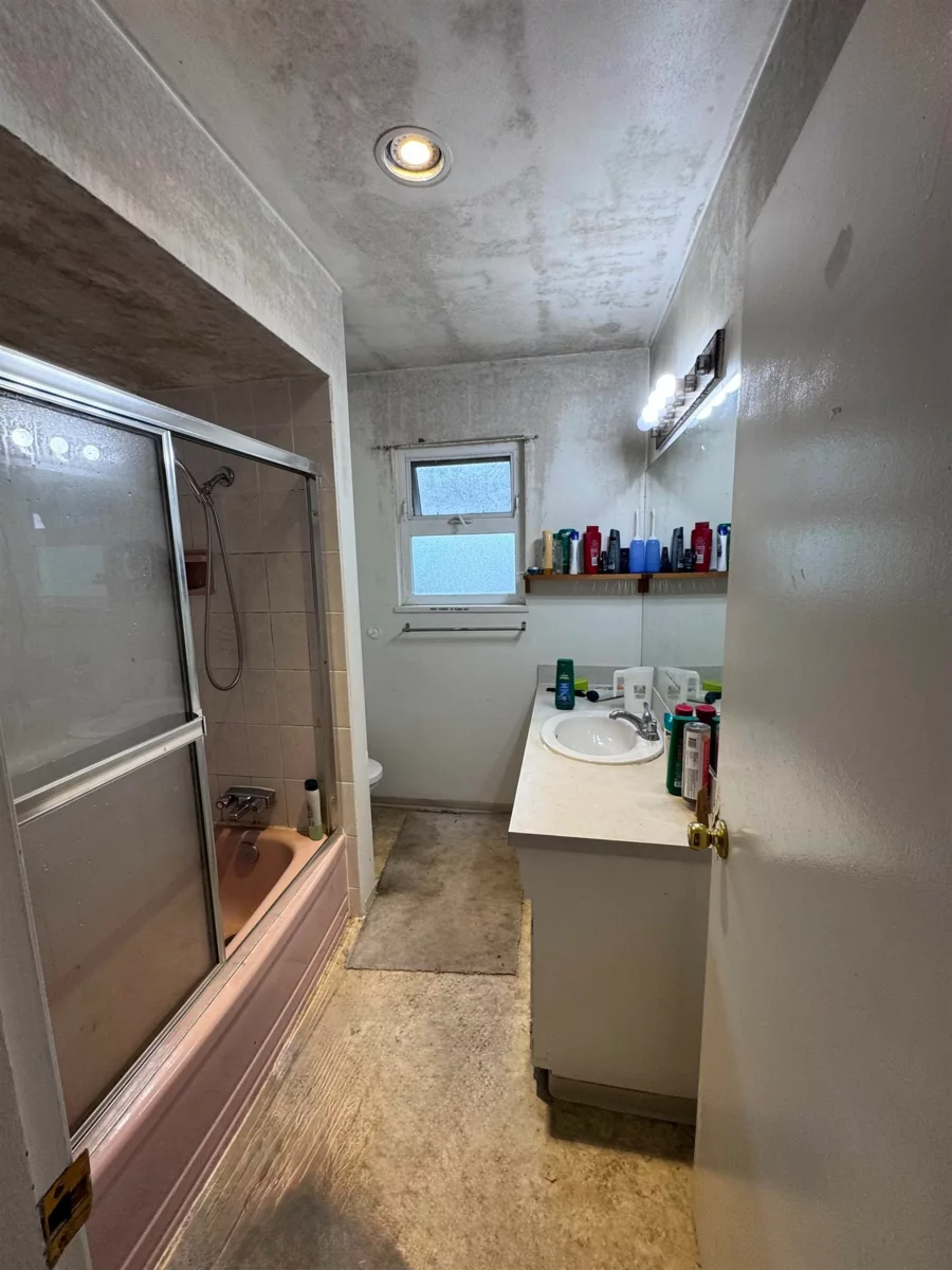 Kitchen Island Photo of 8356 Elliott Street, Vancouver, BC