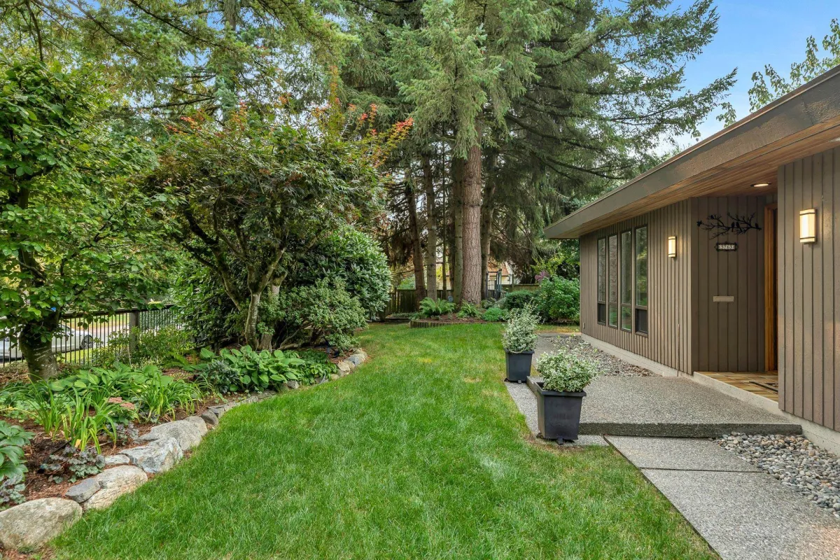 Living Room Photo of 5763 146a Street, Surrey, BC