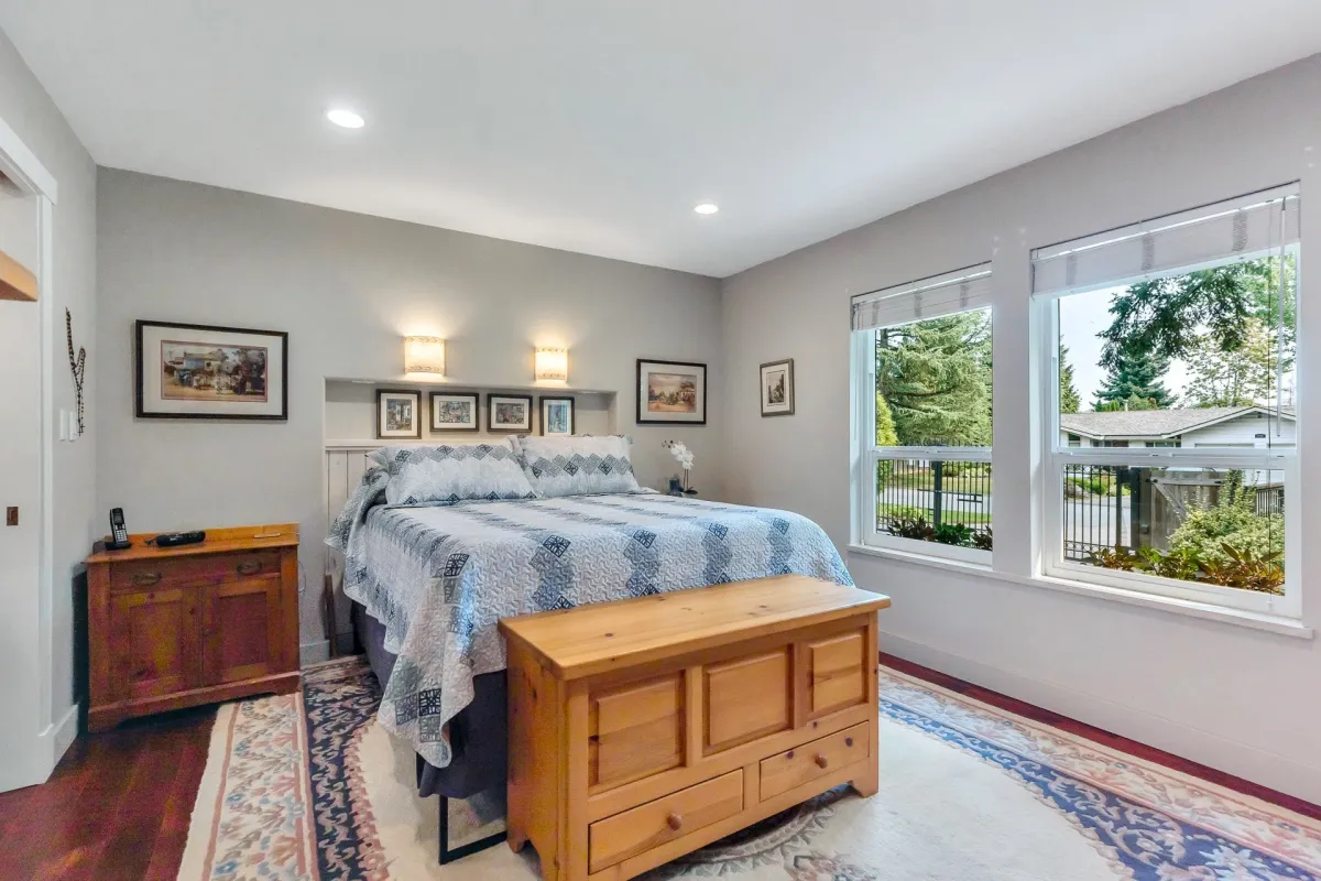 Swimming Pool Photo of 5763 146a Street, Surrey, BC