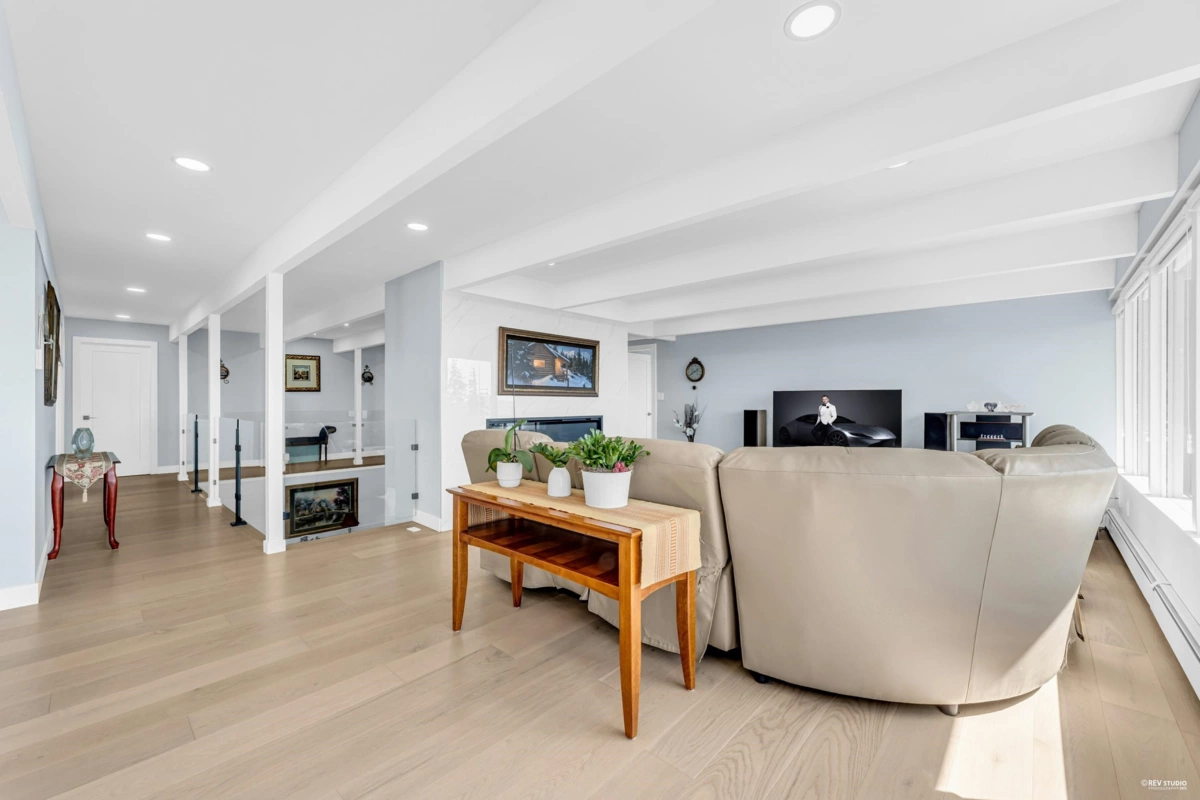 Breakfast Nook Photo of 2755 Skilift Place, West Vancouver, BC