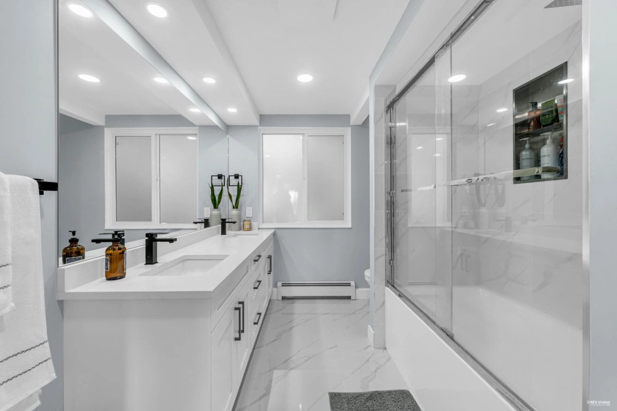 Garage Interior Photo of 2755 Skilift Place, West Vancouver, BC