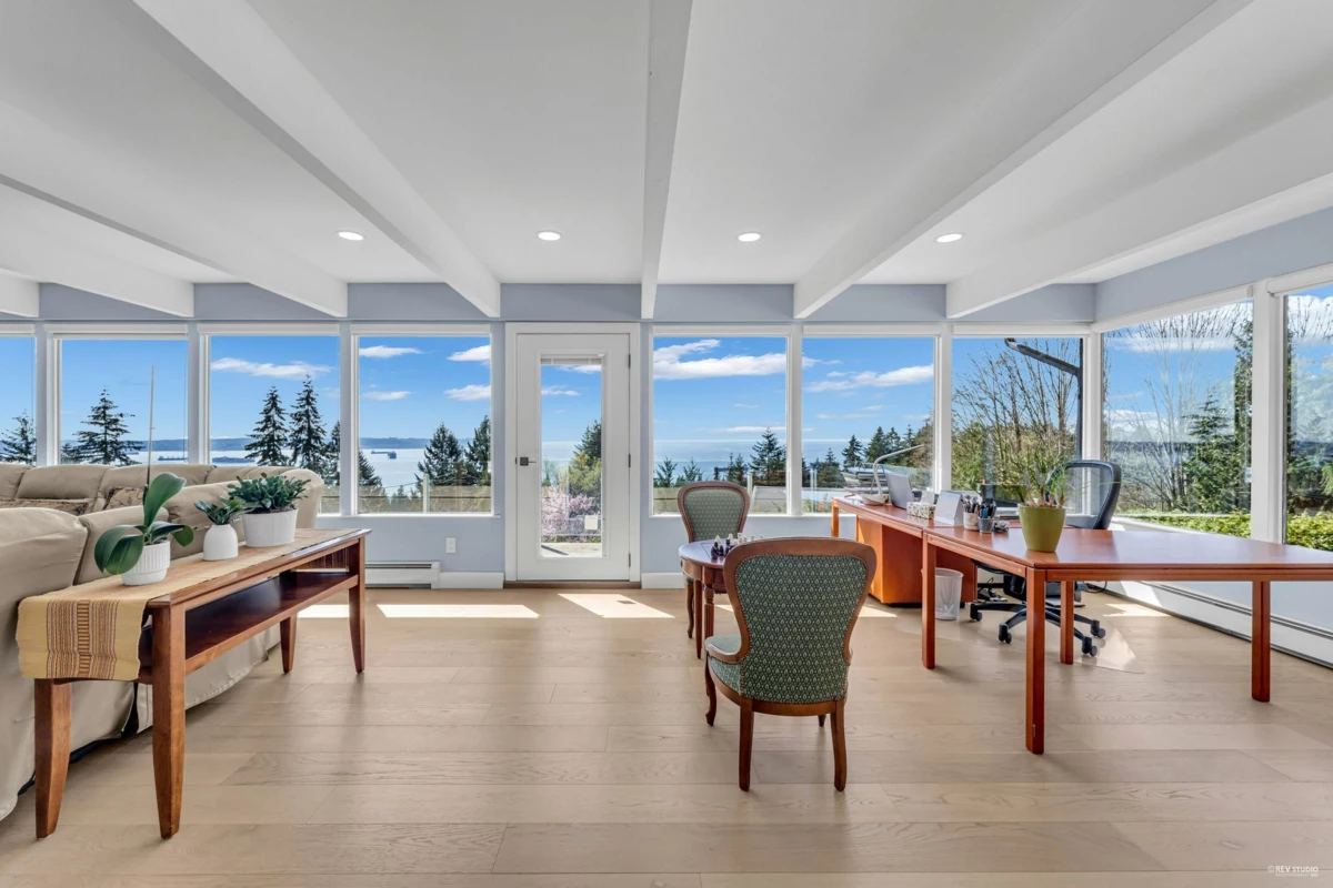 Kitchen Island Photo of 2755 Skilift Place, West Vancouver, BC