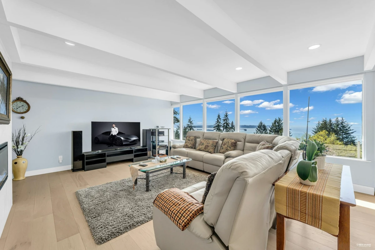 Kitchen Photo of 2755 Skilift Place, West Vancouver, BC