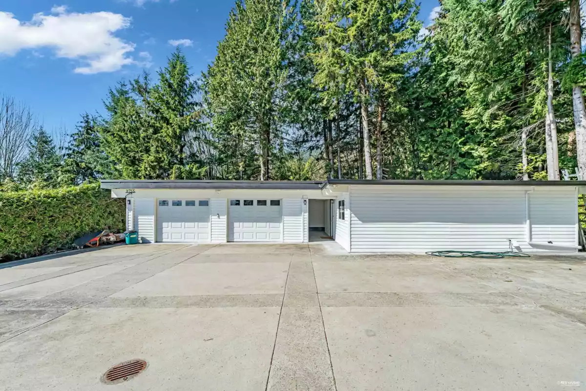 Swimming Pool Photo of 2755 Skilift Place, West Vancouver, BC