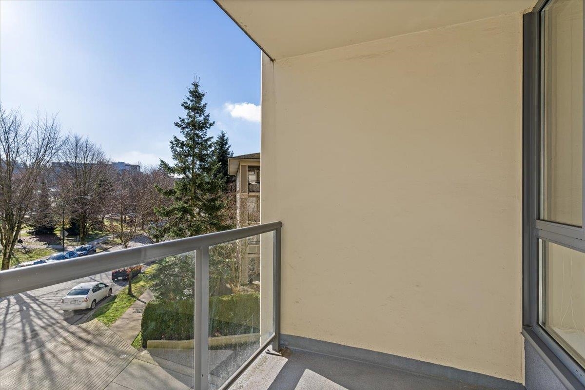 Office / Den Photo of 303 3588 Crowley Drive, Vancouver, BC