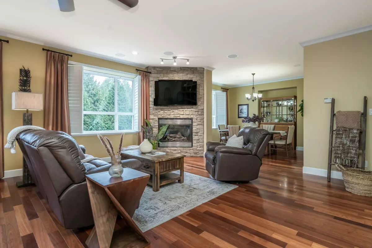Kitchen Island Photo of 9422 216a Street, Langley, BC