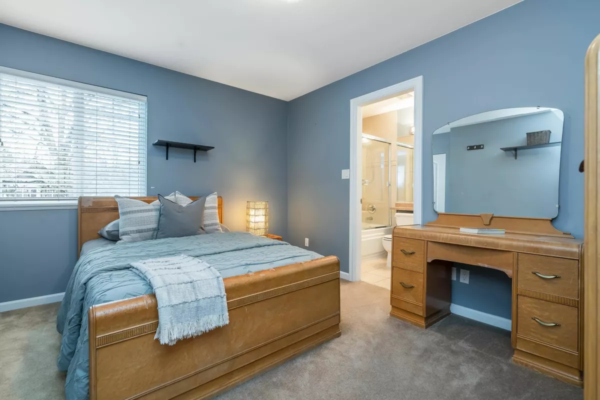 Laundry Room Photo of 9422 216a Street, Langley, BC