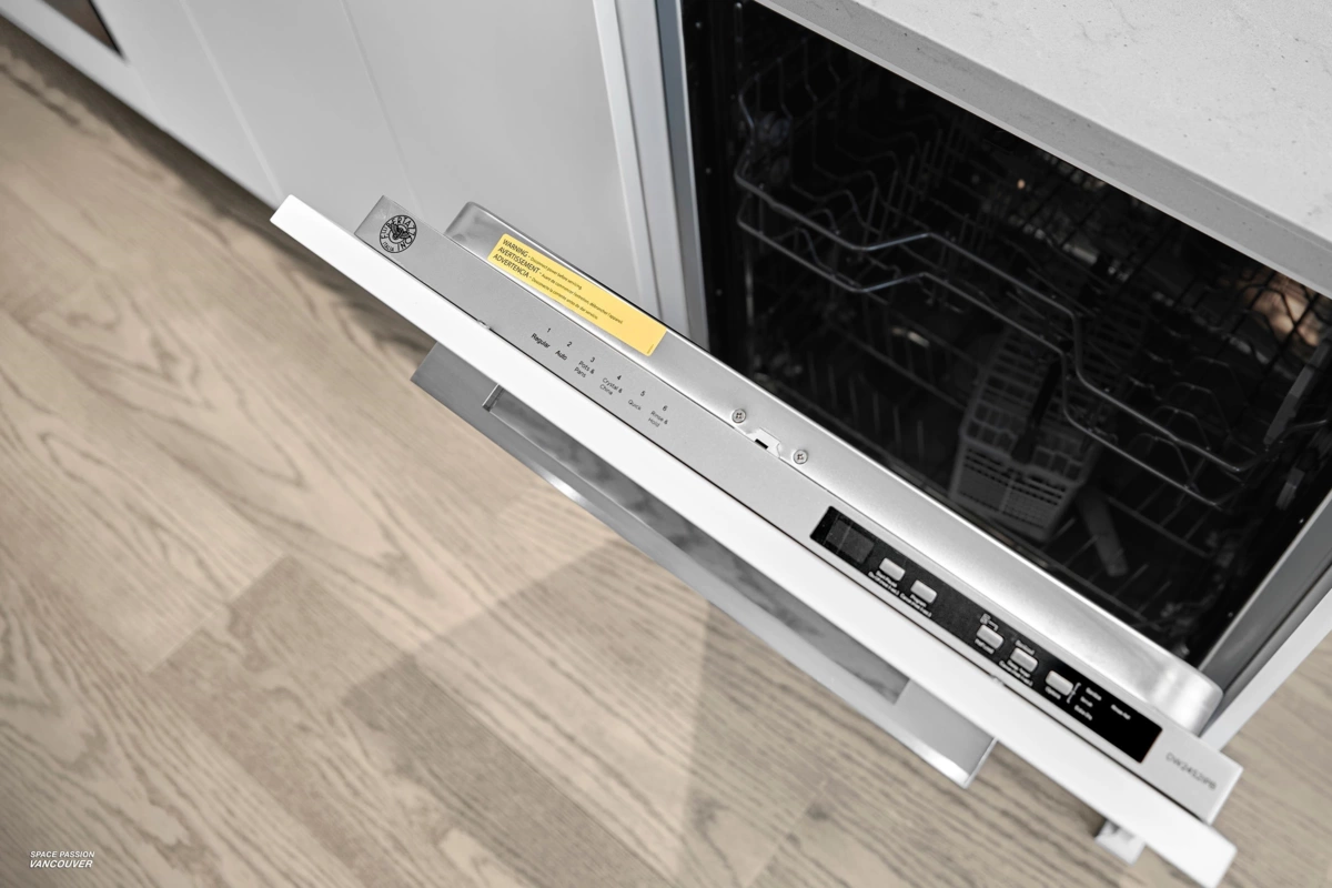 Primary Bathroom Photo of 911 6138 Birney Avenue, Vancouver, BC