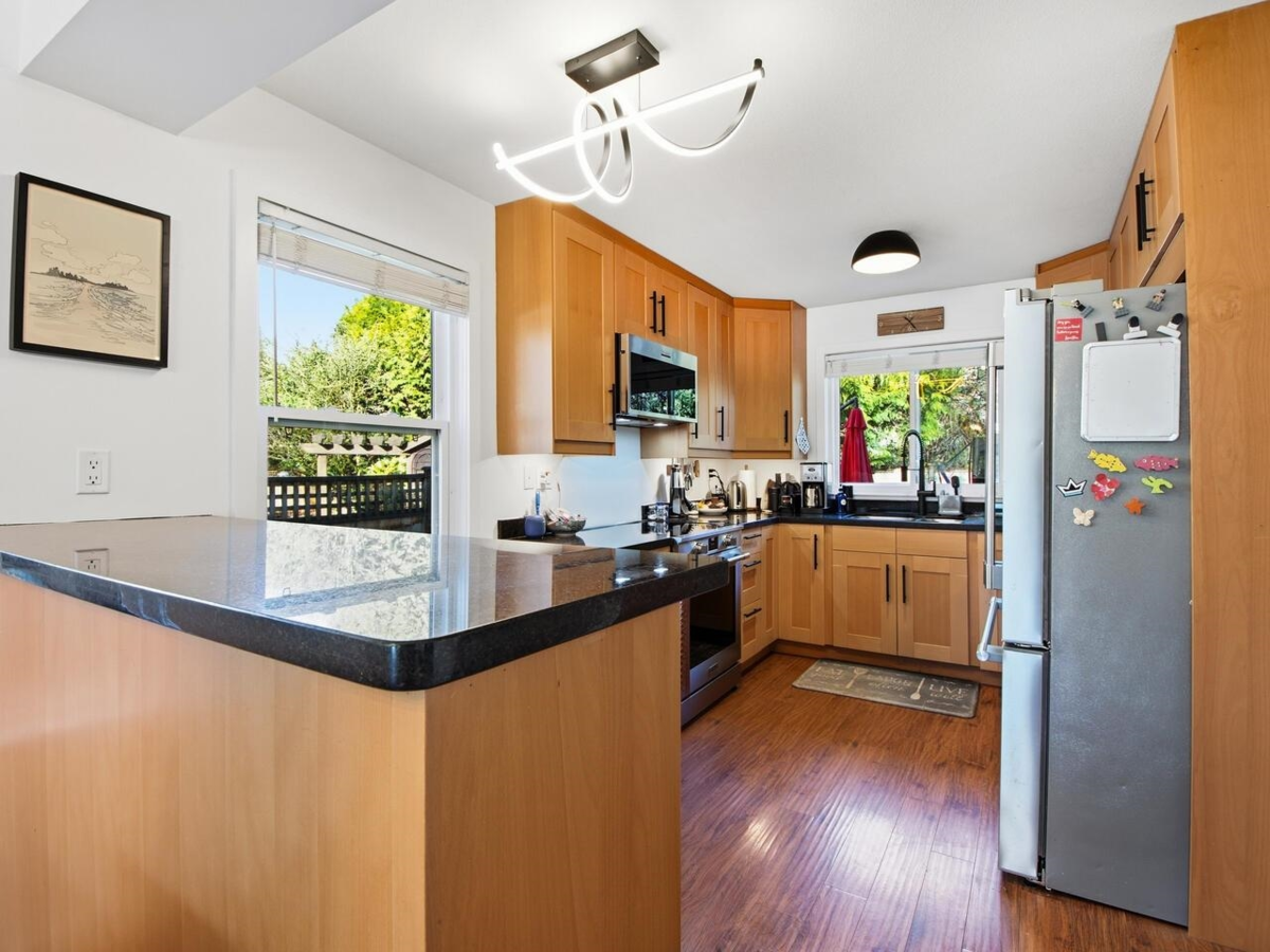 Breakfast Nook Photo of 3660 Osprey Court, North Vancouver, BC