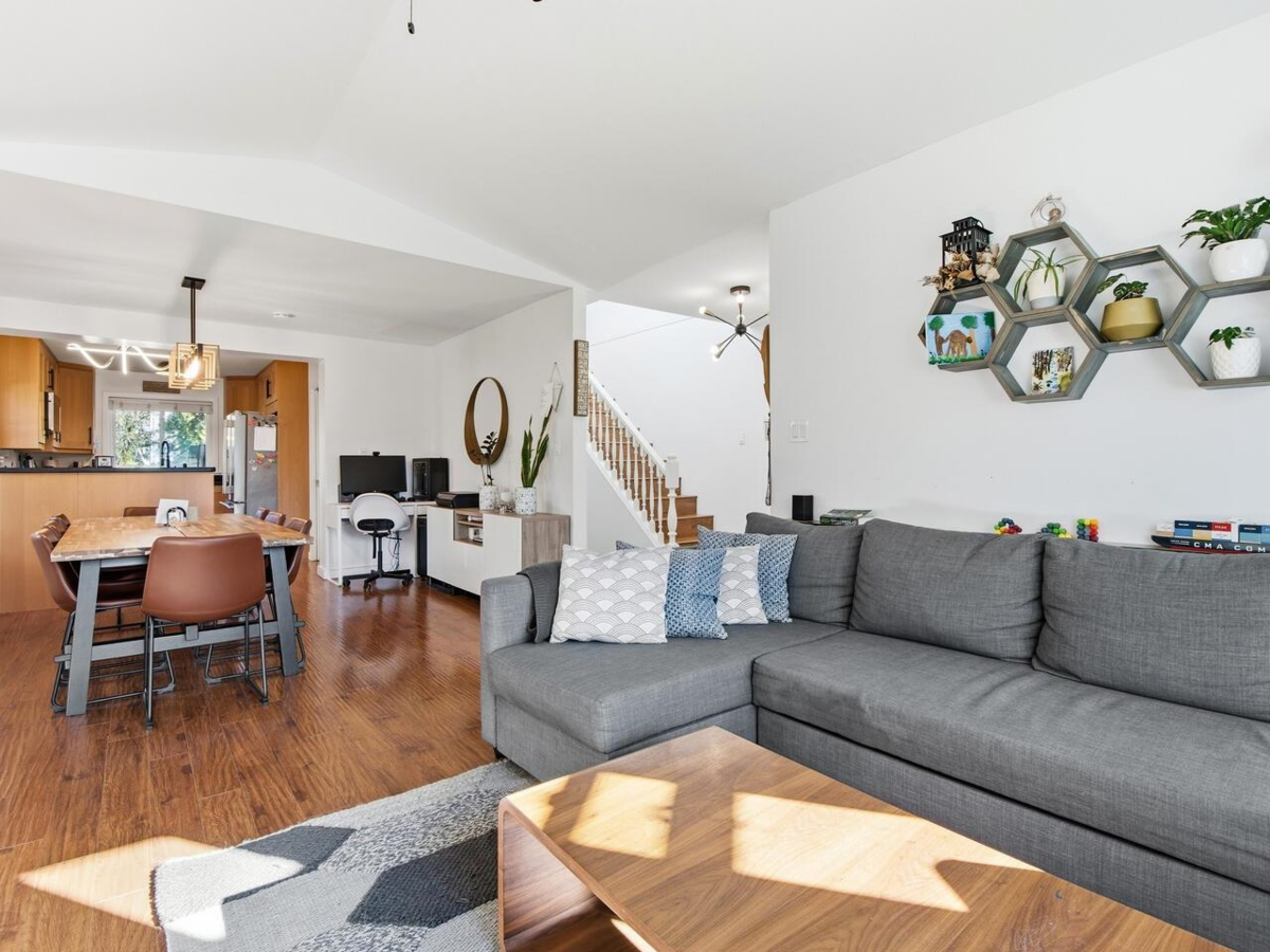 Living Room Photo of 3660 Osprey Court, North Vancouver, BC