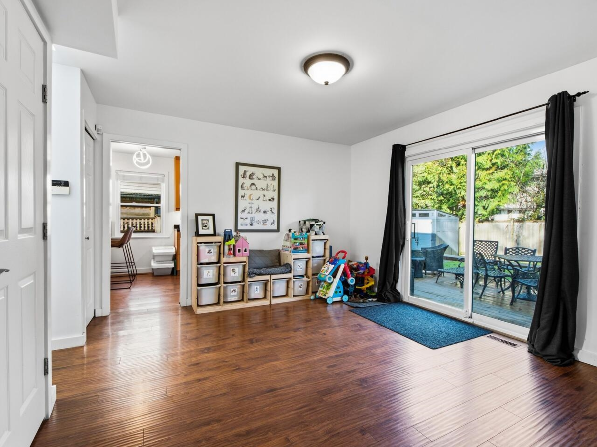 Walk-In Closet Photo of 3660 Osprey Court, North Vancouver, BC