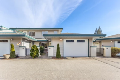 27 555 Eaglecrest Drive, Gibsons, BC, Gibsons — Apartment/Condo for sale