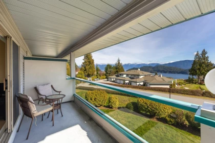 27 555 Eaglecrest Drive, Gibsons, BC, Gibsons — Apartment/Condo for sale