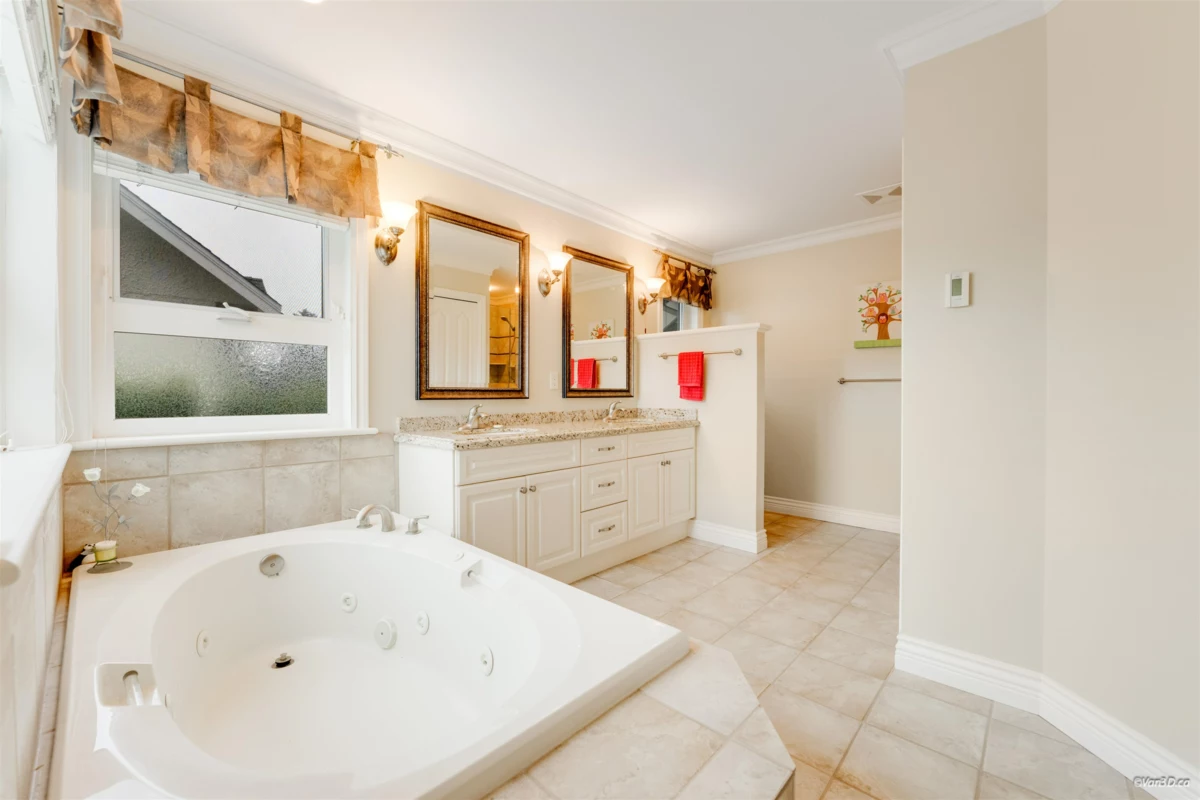 Front Yard Photo of 2110 Indian Fort Drive, Surrey, BC