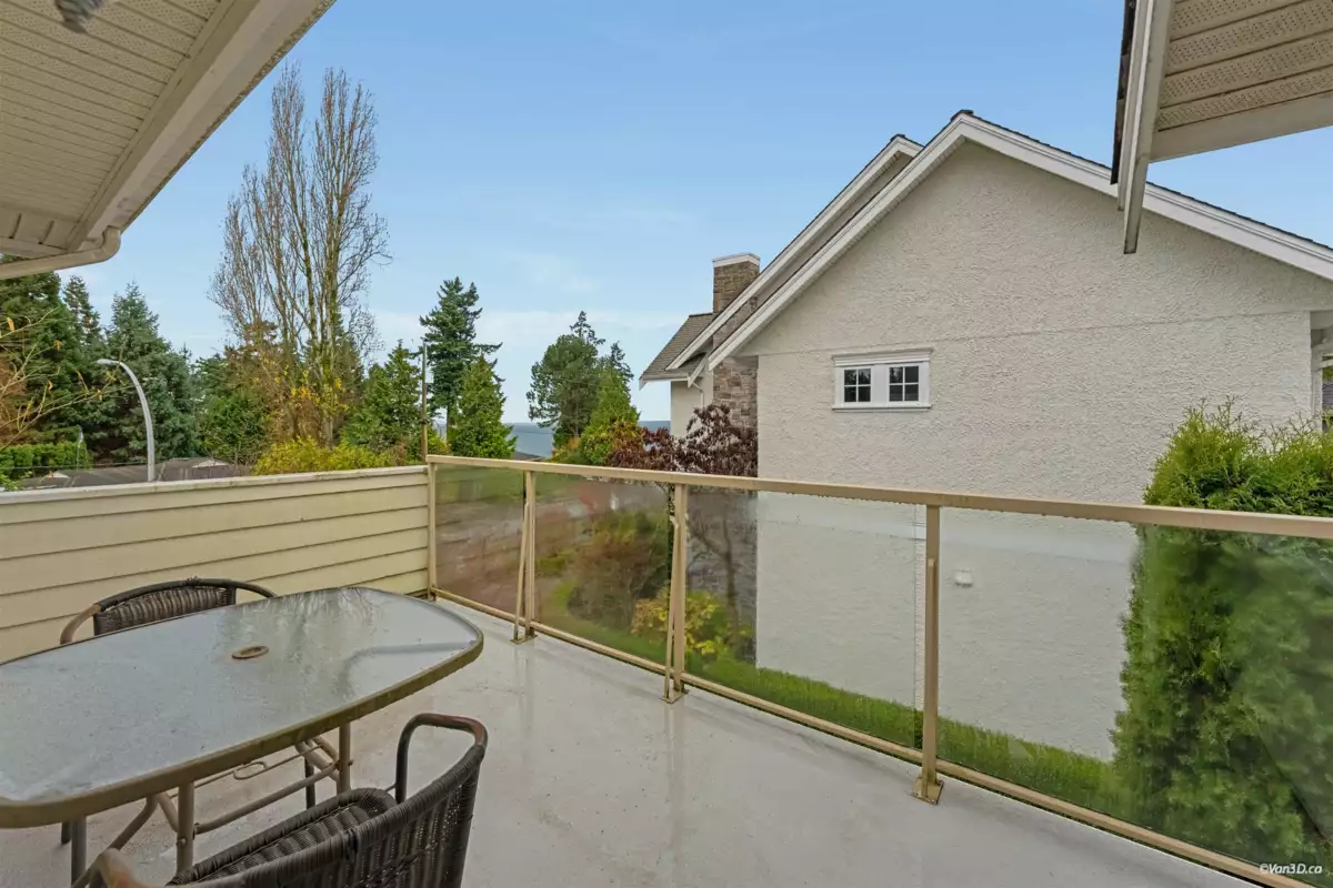 Hot Tub / Spa Photo of 2110 Indian Fort Drive, Surrey, BC