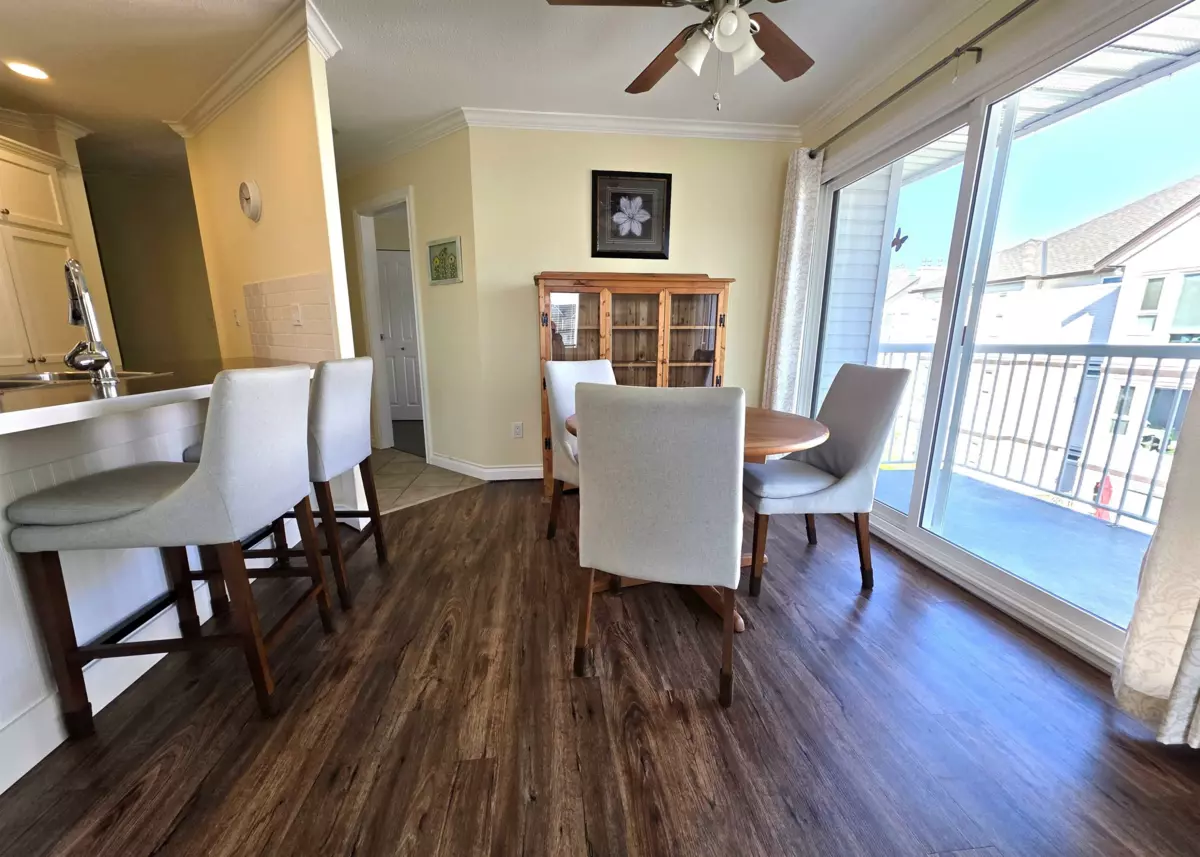 Breakfast Nook Photo of 301 17695 58 Avenue, Surrey, BC