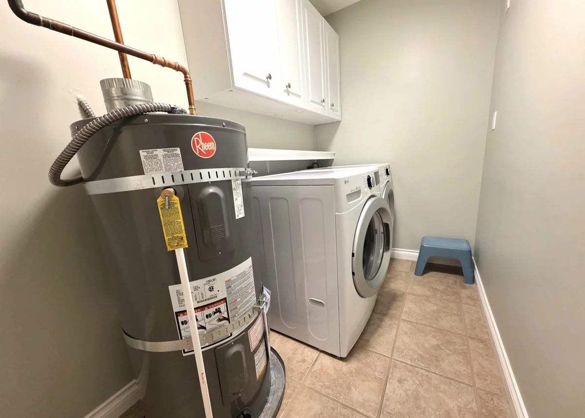 Entry Foyer Photo of 301 17695 58 Avenue, Surrey, BC