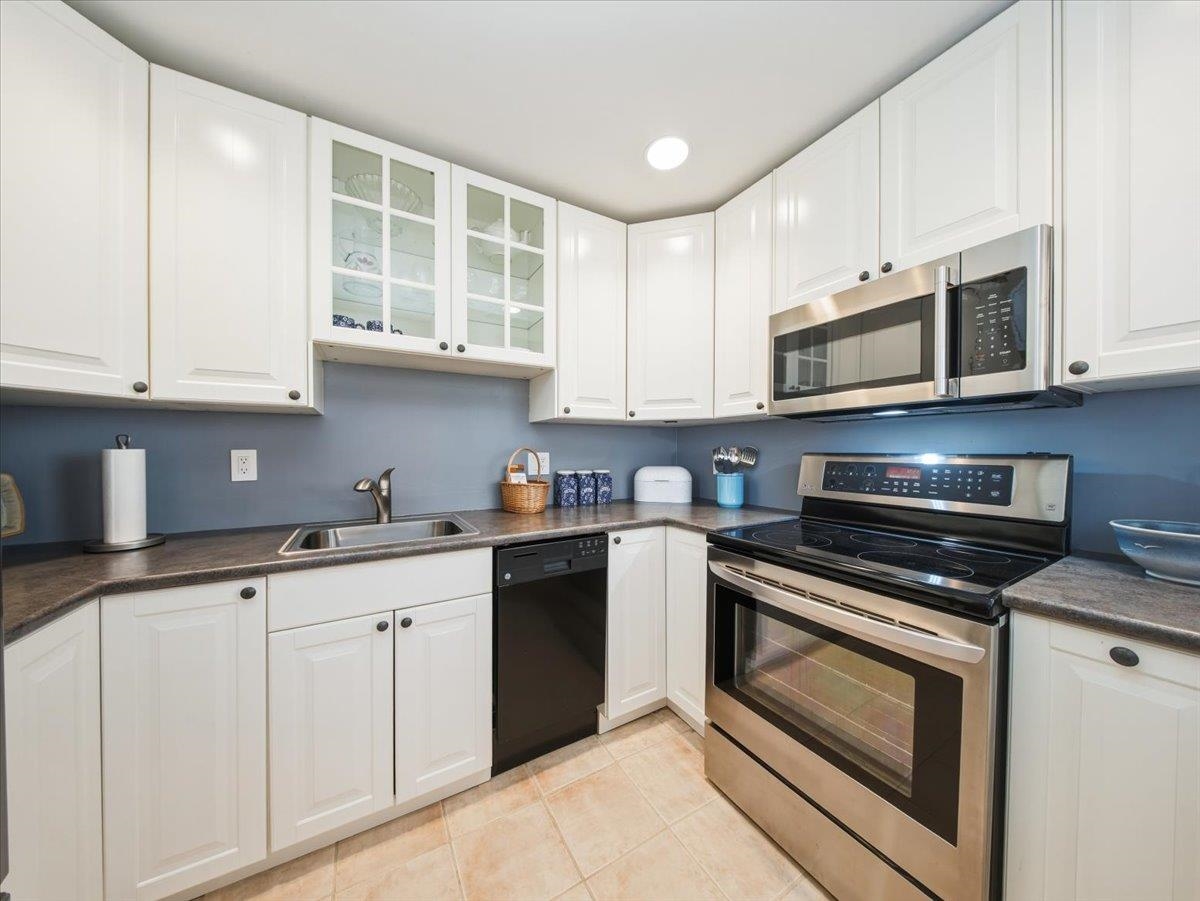 Breakfast Nook Photo of 303 15165 Marine Drive, White Rock, BC