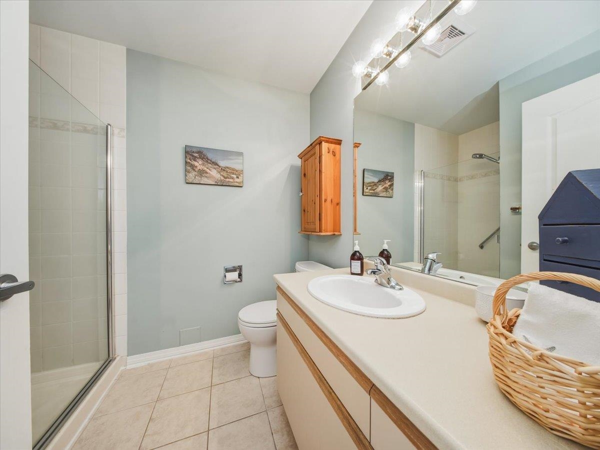 Guest Bathroom Photo of 303 15165 Marine Drive, White Rock, BC