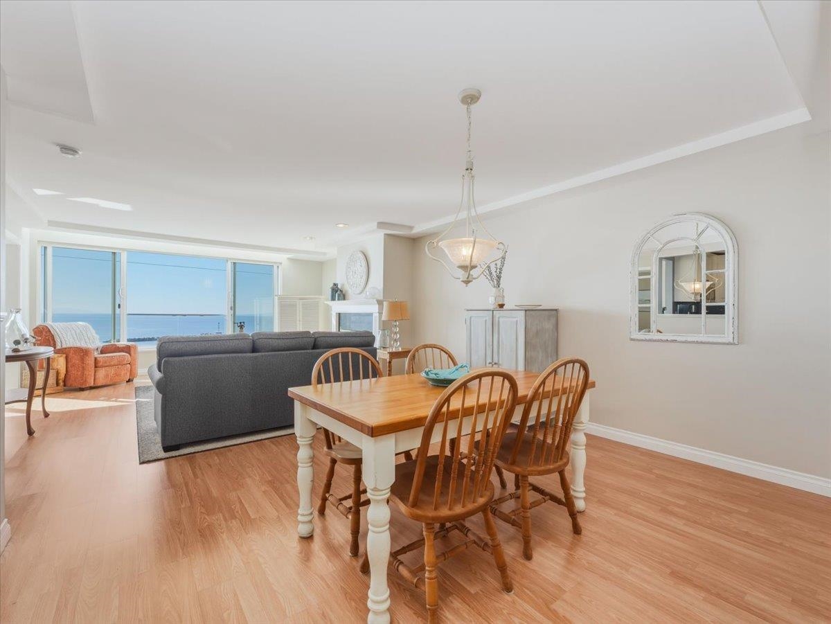 Kitchen Island Photo of 303 15165 Marine Drive, White Rock, BC