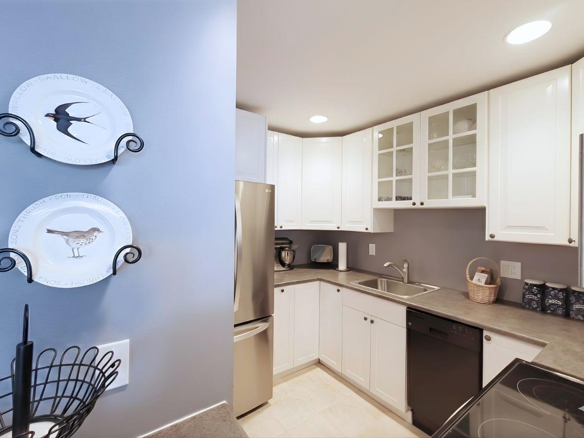 Pantry Photo of 303 15165 Marine Drive, White Rock, BC