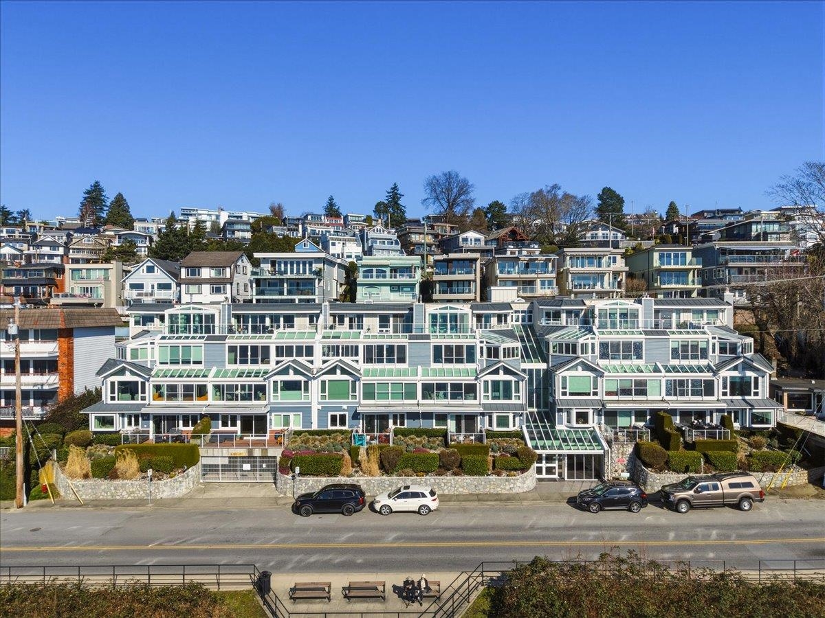 Powder Room Photo of 303 15165 Marine Drive, White Rock, BC