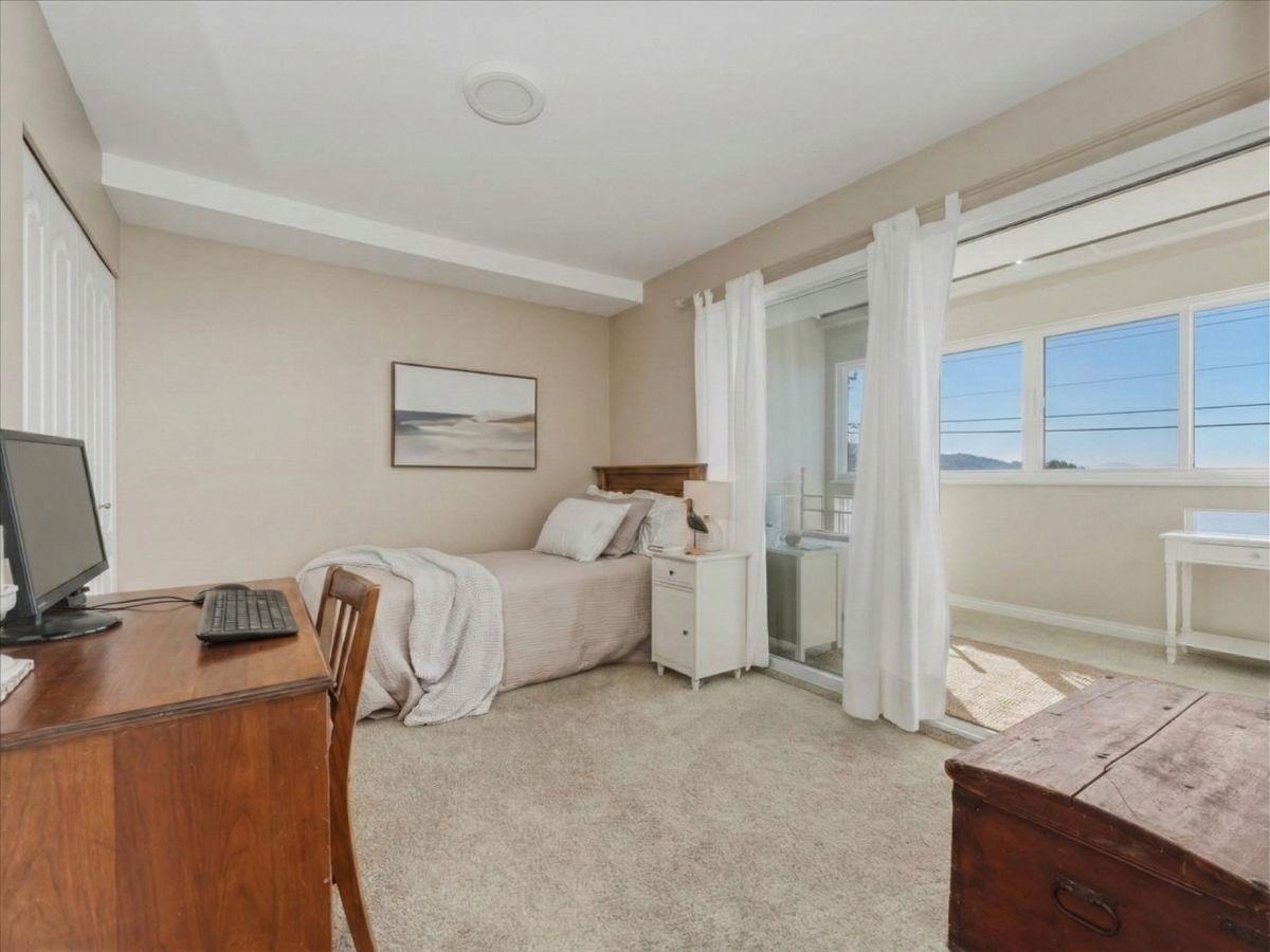 Primary Bedroom Photo of 303 15165 Marine Drive, White Rock, BC