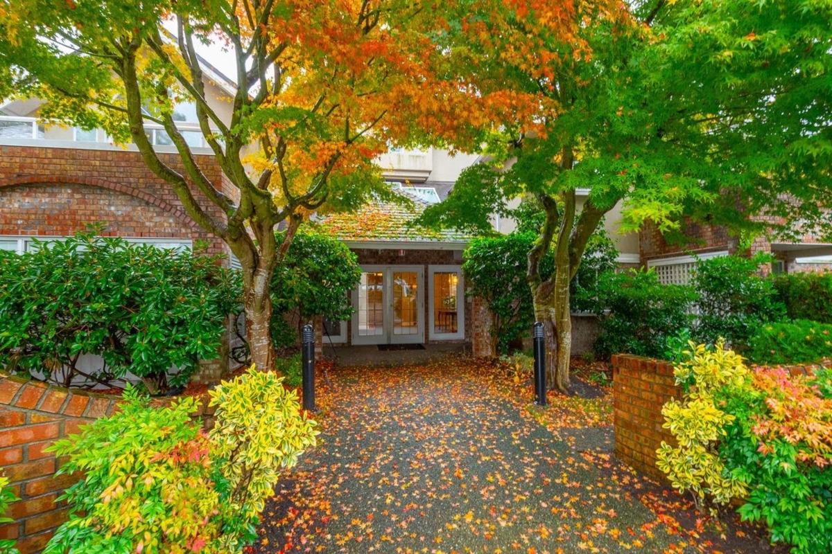 Exterior Front Photo of 7 2110 Marine Drive, West Vancouver, BC