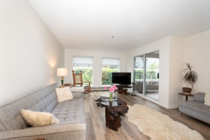 Breakfast Nook Photo of 7 2110 Marine Drive, West Vancouver, BC