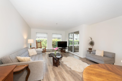Kitchen Island Photo of 7 2110 Marine Drive, West Vancouver, BC