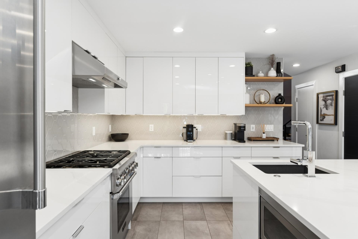 Breakfast Nook Photo of 5 1550 Larkhall Crescent, North Vancouver, BC