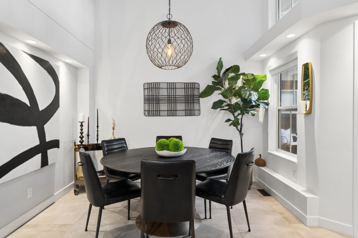 Dining Area Photo of 5 1550 Larkhall Crescent, North Vancouver, BC