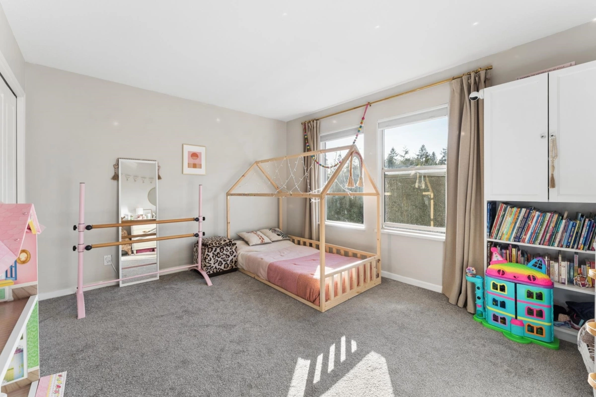 Entry Foyer Photo of 5 1550 Larkhall Crescent, North Vancouver, BC