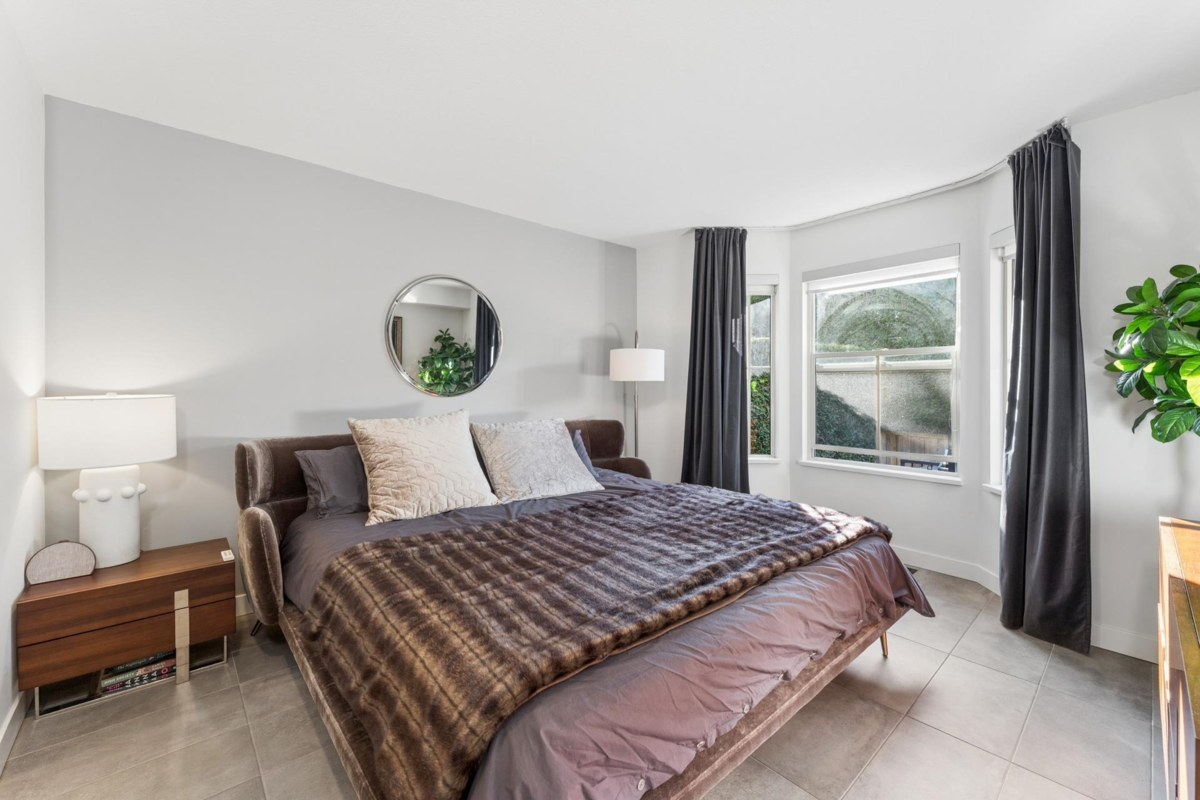 Guest Bathroom Photo of 5 1550 Larkhall Crescent, North Vancouver, BC