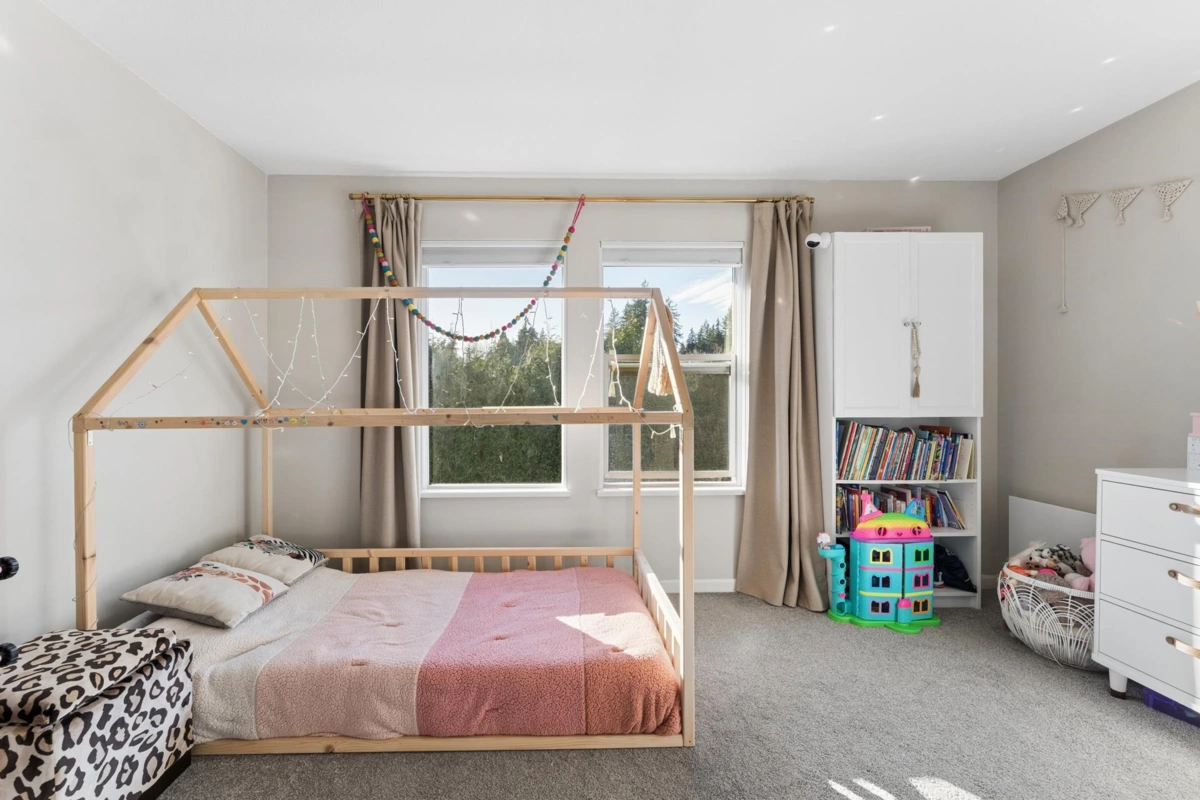 Hallway Photo of 5 1550 Larkhall Crescent, North Vancouver, BC