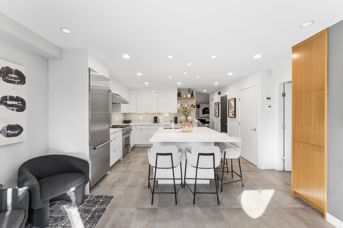 Kitchen Photo of 5 1550 Larkhall Crescent, North Vancouver, BC