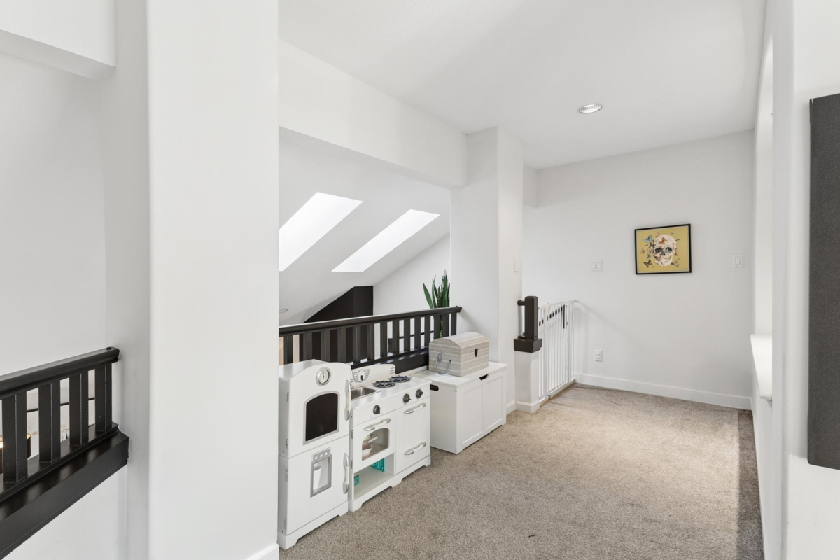 Laundry Room Photo of 5 1550 Larkhall Crescent, North Vancouver, BC