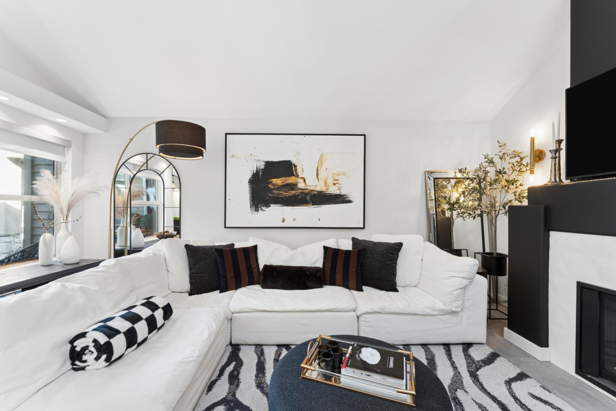 Living Room Photo of 5 1550 Larkhall Crescent, North Vancouver, BC