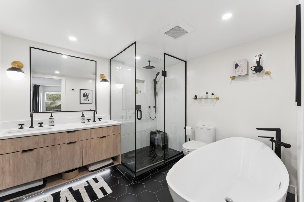 Loft / Bonus Room Photo of 5 1550 Larkhall Crescent, North Vancouver, BC