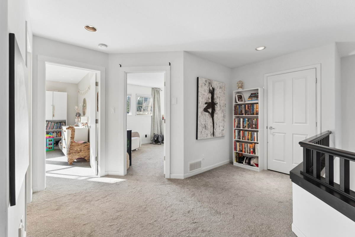 Mudroom Photo of 5 1550 Larkhall Crescent, North Vancouver, BC