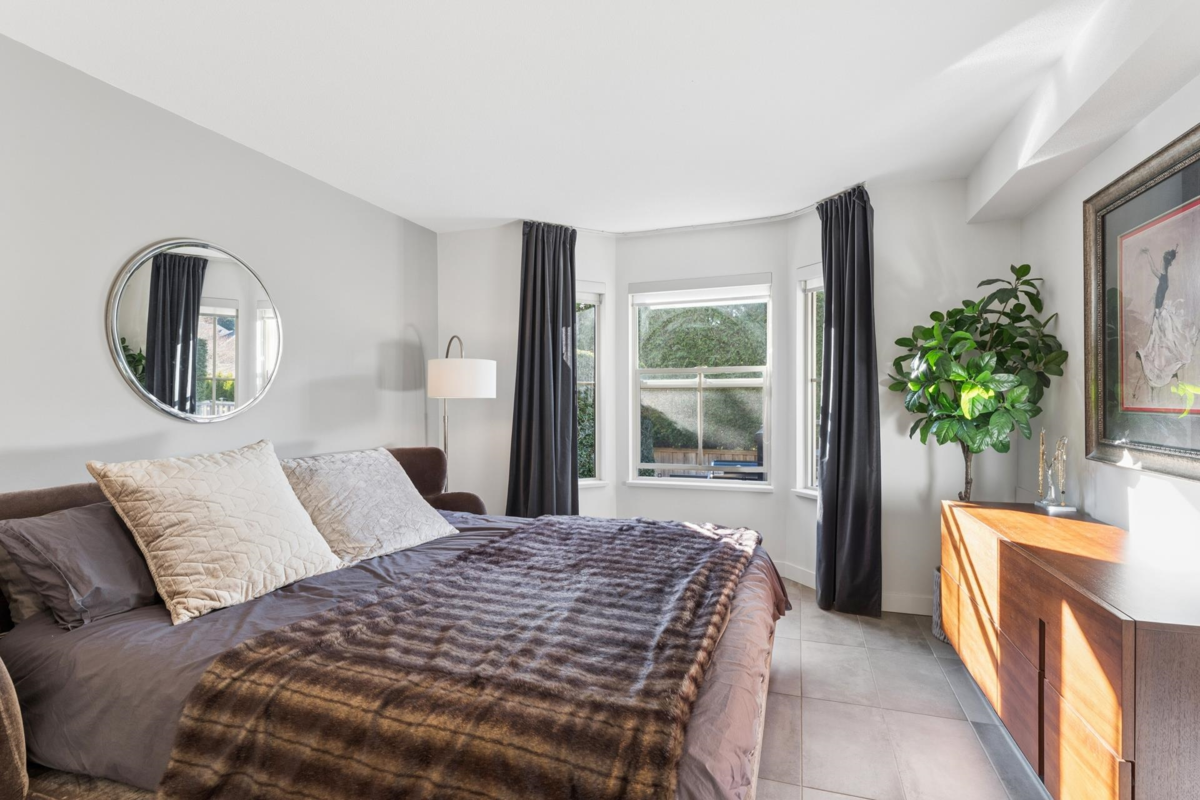 Office / Den Photo of 5 1550 Larkhall Crescent, North Vancouver, BC