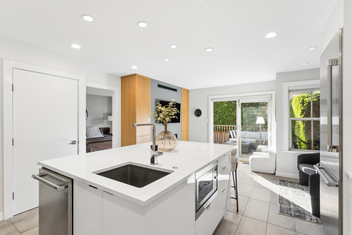 Walk-In Closet Photo of 5 1550 Larkhall Crescent, North Vancouver, BC