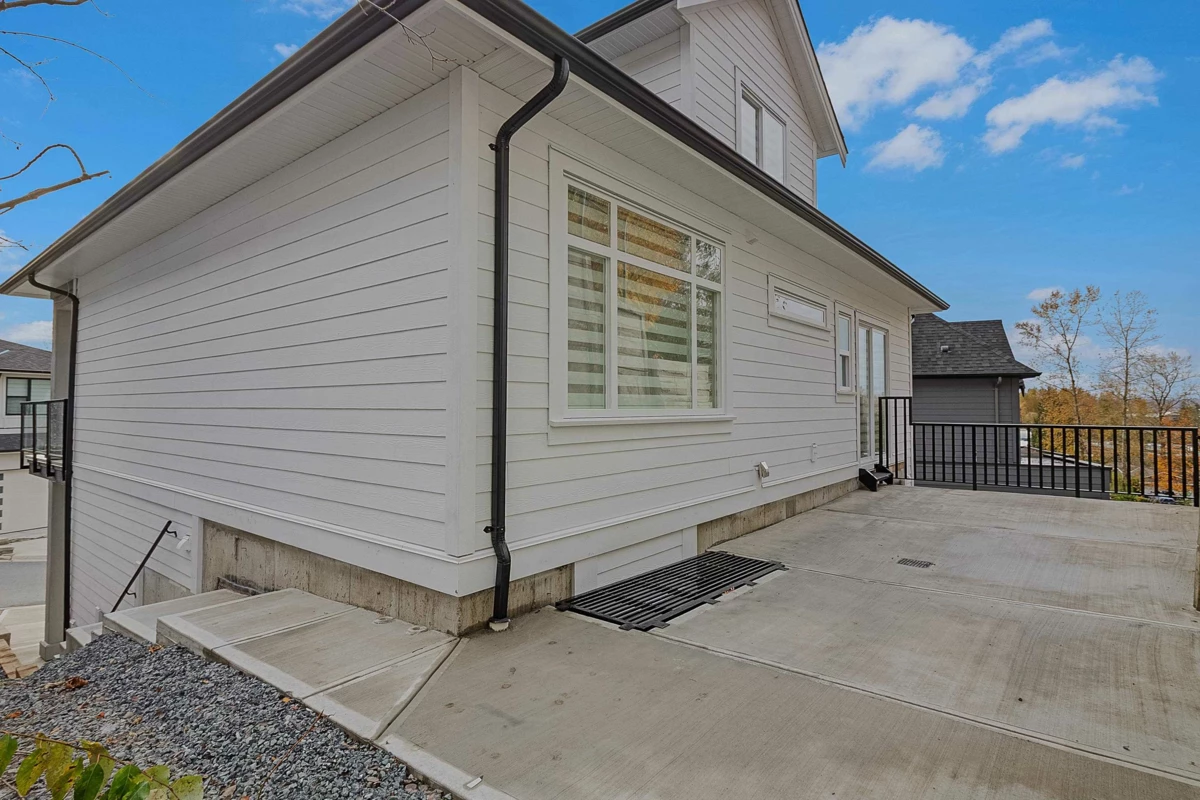 Hot Tub / Spa Photo of 11 4217 Old Clayburn Road, Abbotsford, BC