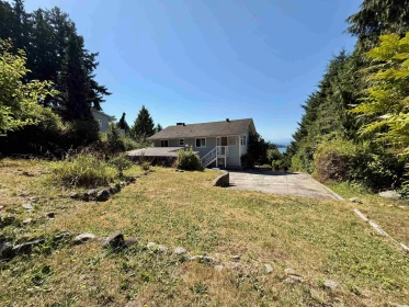 Garden / Landscaping Photo of 6472 Jasper Road, Sechelt, BC