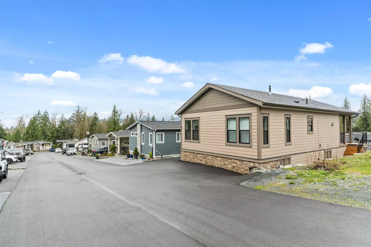 Living Room Photo of 91 53480 Bridal Falls Road, Chilliwack, BC